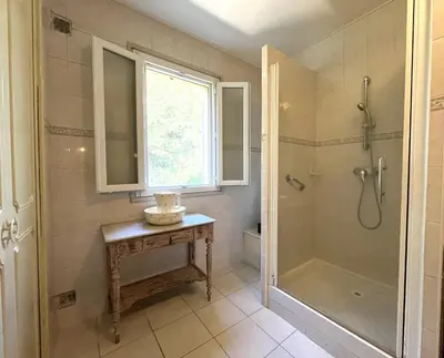 Salle de bains dans l'établissement FURIANI Appartement avec Piscine dans Villa