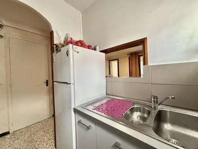 Cuisine ou kitchenette dans l'établissement Studio Résidence de La Mer L'ILE-ROUSSE