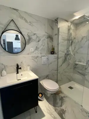 Salle de bains dans l'établissement Casa Sanna, T2 waterfront Miomo, Cap Corse