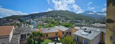 Vue générale sur la montagne ou vue sur la montagne depuis l'appartement