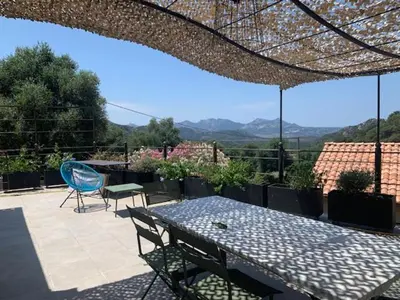 Vue générale sur la montagne ou vue sur la montagne depuis la maison de vacances