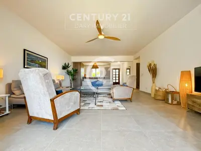 Coin salon dans l'établissement Superbe appartement T4 vue mer - Calvi