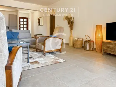 Télévision ou salle de divertissement dans l'établissement Superbe appartement T4 vue mer - Calvi