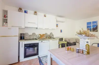 Cuisine ou kitchenette dans l'établissement L'Alivi di Losari 7 - piscine naturelle et jacuzzi
