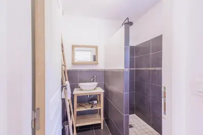 Salle de bains dans l'établissement L'Alivi di Losari 7 - piscine naturelle et jacuzzi