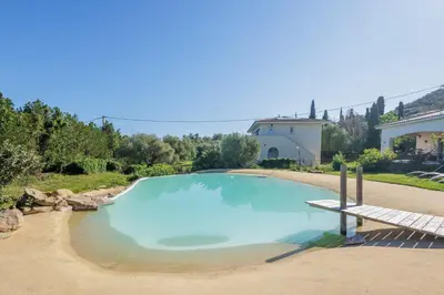 Piscine de l'établissement L'Alivi di Losari 7 - piscine naturelle et jacuzzi ou située à proximité
