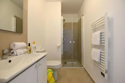 Salle de bains dans l'établissement T3 bord de mer en Corse N130