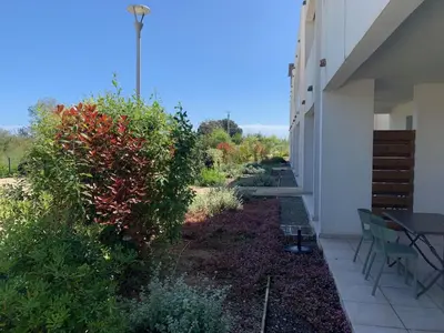 Jardin de l'établissement Appartement T2 bord de mer N165