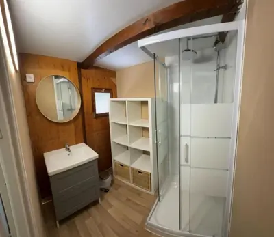 Salle de bains dans l'établissement ZEcamping 2 étoiles accès direct à la plage chiens acceptés piscine