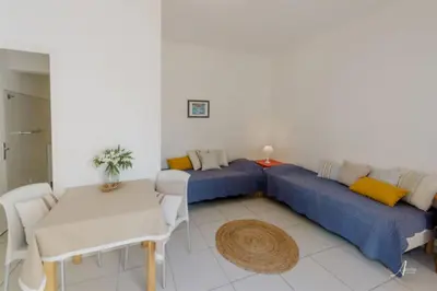 Coin salon dans l'établissement ZEcamping 2 étoiles accès direct à la plage chiens acceptés piscine
