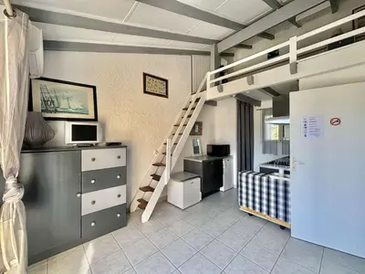 Télévision ou salle de divertissement dans l'établissement Studio avec mezzanine 4 couchages LUMIO