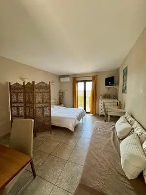 Un ou plusieurs lits dans un hébergement de l'établissement Grand Studio dans Residence avec piscine in Sisco