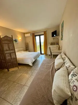 Un ou plusieurs lits dans un hébergement de l'établissement Grand Studio dans Residence avec piscine in Sisco