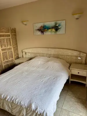 Un ou plusieurs lits dans un hébergement de l'établissement Grand Studio dans Residence avec piscine in Sisco