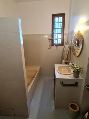 Salle de bains dans l'établissement Maison - chambres d'hotes