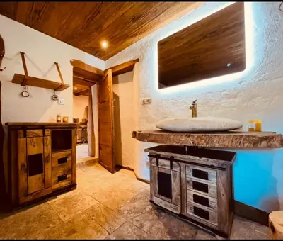 Salle de bains dans l'établissement Charming house with sea view Emily in Porri