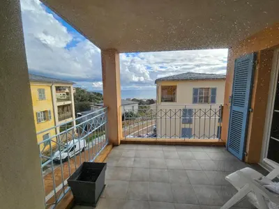 Balcon ou terrasse dans l'établissement Bel appartement Erbalunga- A deux pas de la plage