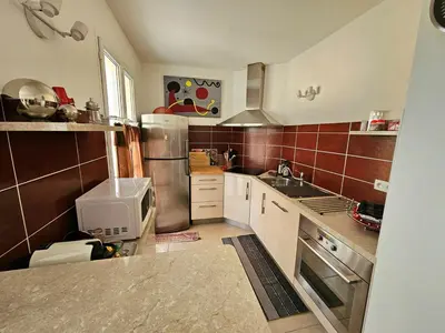 Cuisine ou kitchenette dans l'établissement Bel appartement Erbalunga- A deux pas de la plage