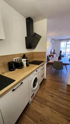 Cuisine ou kitchenette dans l'établissement Duplex Horizon Bleu