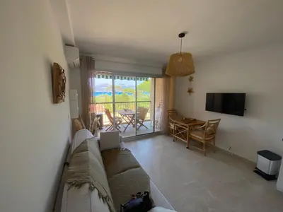 Télévision ou salle de divertissement dans l'établissement T2 Calvi vue mer