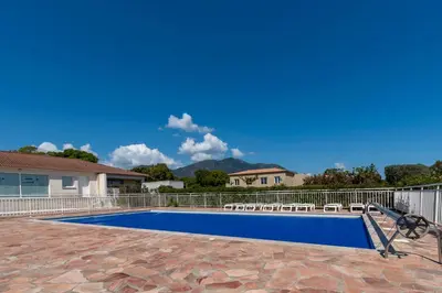 Piscine de l'établissement Prunete - Piscine - Vue mer ou située à proximité