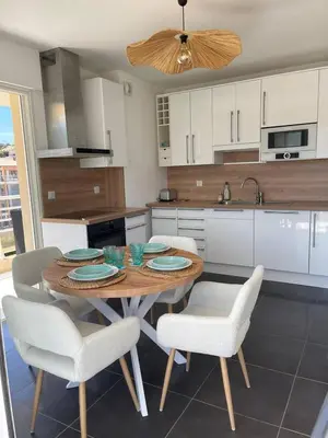 Cuisine ou kitchenette dans l'établissement T3 d’Exception avec Vue Panoramique sur la Baie de Calvi