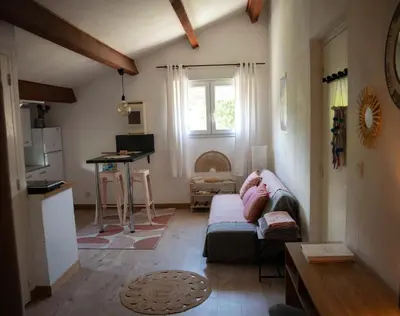 Télévision ou salle de divertissement dans l'établissement Appartement calme & cosy vue montagne