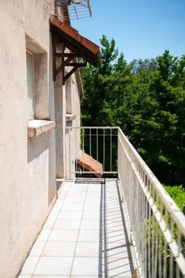 Balcon ou terrasse dans l'établissement Appartement calme & cosy vue montagne