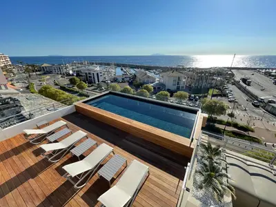 Vue générale sur la mer ou vue sur la mer prise depuis l'hôtel