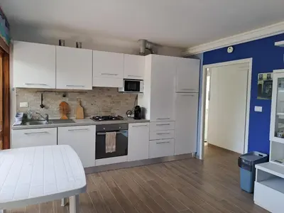 Cuisine ou kitchenette dans l'établissement Vaccagia - 2 chambres - a 2 pas de la plage