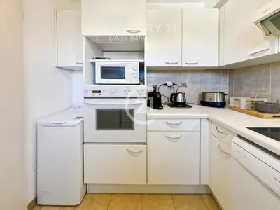 Cuisine ou kitchenette dans l'établissement La Roseraie Calvi, bord de mer