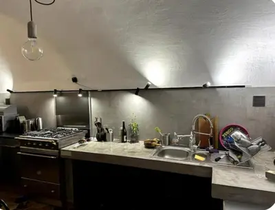 Cuisine ou kitchenette dans l'établissement Maison de village atypique A Cappella