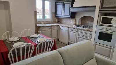 Cuisine ou kitchenette dans l'établissement Appartement Corte centre ville
