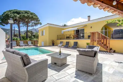Piscine de l'établissement Villa Amarena ou située à proximité