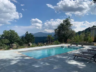 Vue générale sur la montagne ou vue sur la montagne depuis la maison de vacances