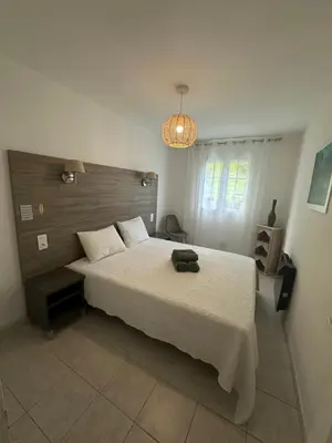 Un ou plusieurs lits dans un hébergement de l'établissement Grand appartement spacieux 3 ch Rez de villa a sisco
