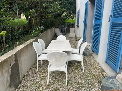Jardin de l'établissement Grand appartement spacieux 3 ch Rez de villa a sisco