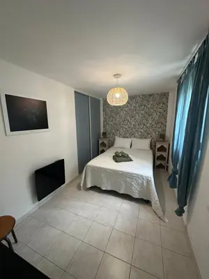 Un ou plusieurs lits dans un hébergement de l'établissement Grand appartement spacieux 3 ch Rez de villa a sisco