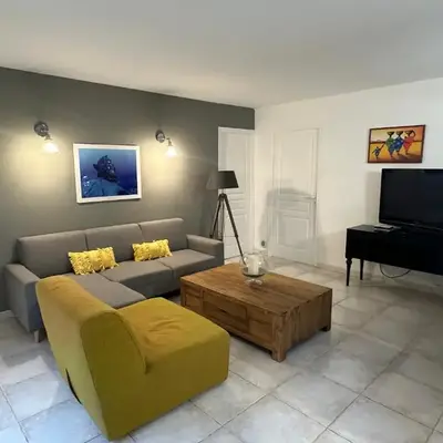 Grand appartement spacieux 3 ch Rez de villa a sisco