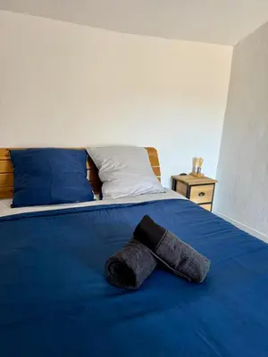 Un ou plusieurs lits dans un hébergement de l'établissement Tour avec rooftop, vue mer, séjour insolite entre ciel et mer