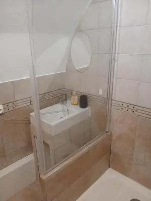 Salle de bains dans l'établissement Tour avec rooftop, vue mer, séjour insolite entre ciel et mer