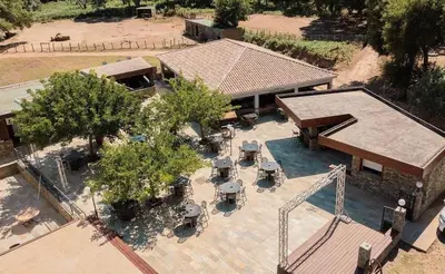 Piscine de l'établissement Domaine La distillerie ou située à proximité