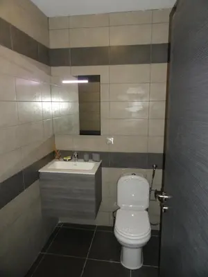 Salle de bains dans l'établissement Domaine La distillerie