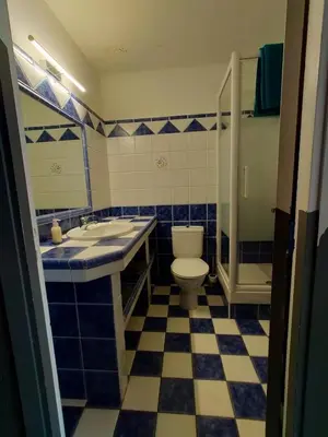 Salle de bains dans l'établissement Grand studio , proche port Bastia