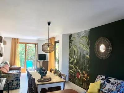 Télévision ou salle de divertissement dans l'établissement Les étoiles de Balagne