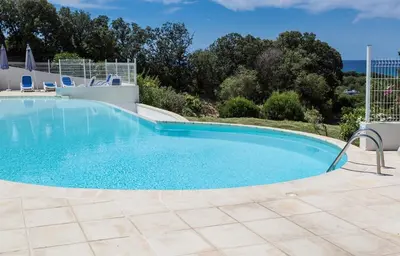 Piscine de l'établissement Les étoiles de Balagne ou située à proximité