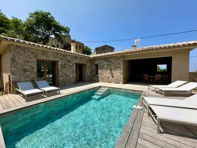 Piscine de l'établissement Casa di l'Ortu - Villa neuve avec piscine privée chauffée ou située à proximité