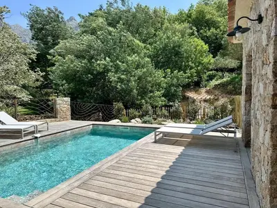 Piscine de l'établissement Casa di l'Ortu - Villa neuve avec piscine privée chauffée ou située à proximité