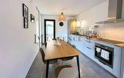 Cuisine ou kitchenette dans l'établissement Appartement Petru Paisible & spacieux