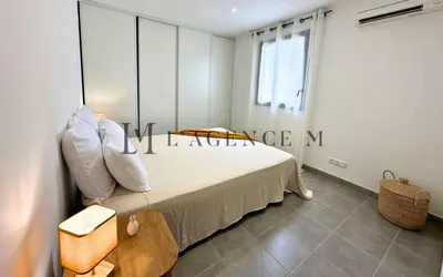 Un ou plusieurs lits dans un hébergement de l'établissement Appartement Petru Paisible & spacieux
